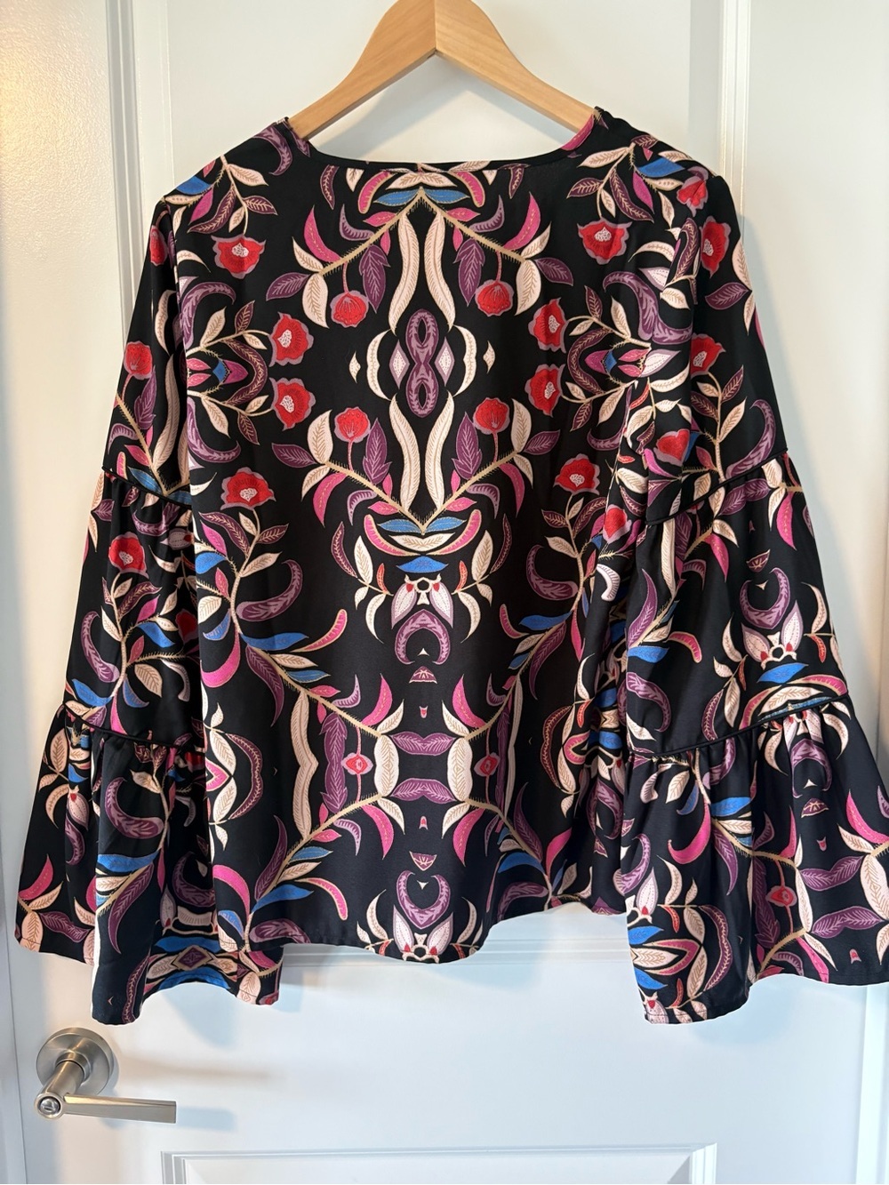 Vero Moda Gyana Floral Bell Sleeve Blouse Medium Black Multicolor - Picture 2 of 9
